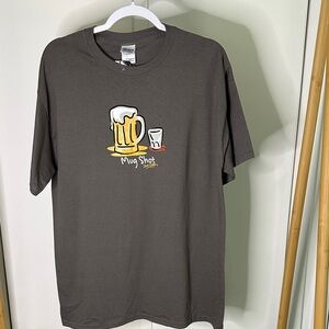 Gildan Dark Gray Mug Shot Graphic Tee size large‎